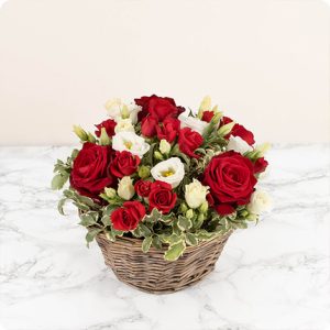 Arrangement de fleurs piquées rouges pour le deuil 123fleurs bloomyrama