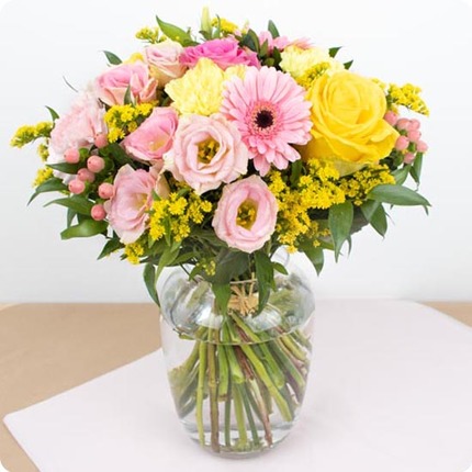 Bouquet rose et jaune Paradise germinis et roses 123fleurs comparateur bloomyrama