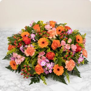 Composition florale de deuil coussin tons orangés livraison 123fleurs comparateur bloomyrama