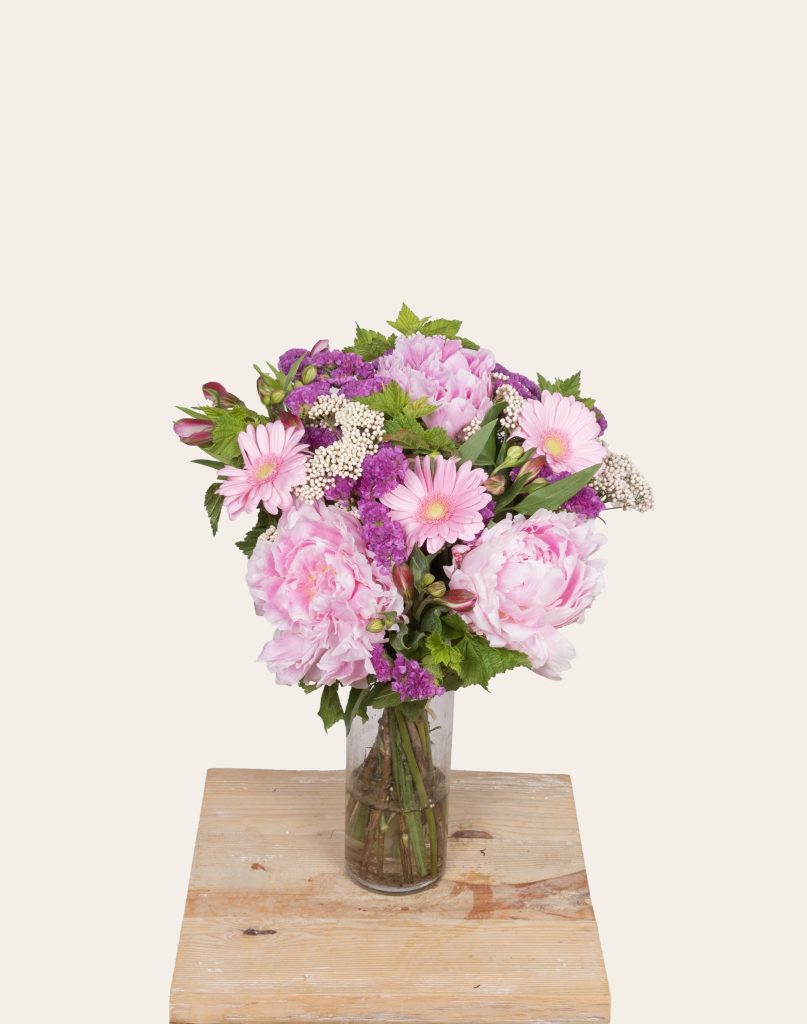 Bouquet de fleurs de saison avec petits sablés et carte personnalisée bloomyrama