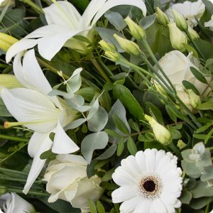 gerbe de fleurs blanche livraison fleurs de deuil 123fleurs comparaison bloomyrama