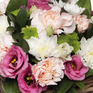 Composition florale de deuil vannerie Doux sentiments rose blanc 123fleurs comparateur bloomyrama