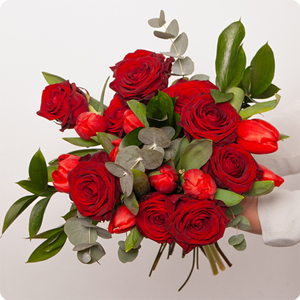 Bouquet de roses et tulipes rouges livraison 123fleurs comparateur de fleurs bloomyrama