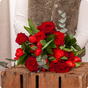 Bouquet roses rouges et tulipes rouges livraison 123fleurs comparateur de fleurs bloomyrama