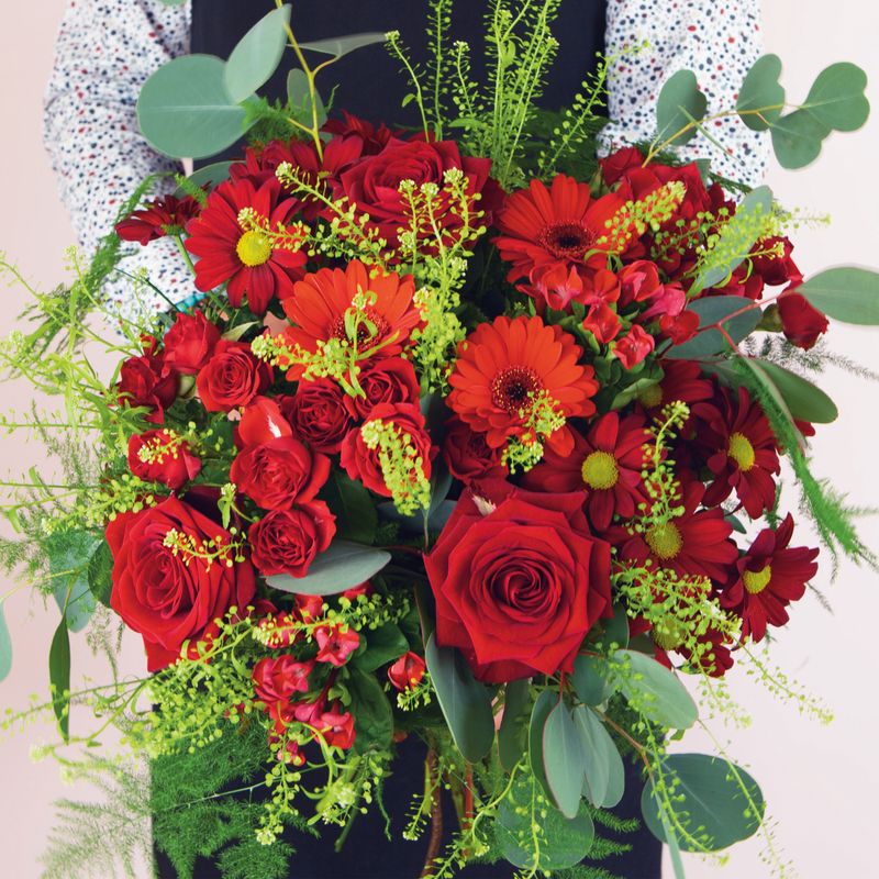 Bouquet du fleuriste saint-Valentin avec roses rouges Interflora comparateur de fleurs bloomyrama