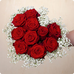 Bouquet de roses rouges forme de cœur coup de foudre 123fleurs comparateur de fleurs bloomyrama