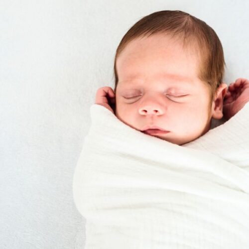 Célébrer une naissance avec des fleurs